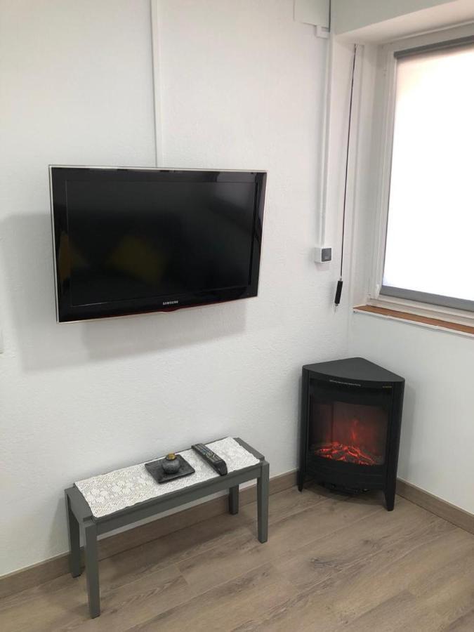 Apartament Alojamiento Karina Les Zewnętrze zdjęcie
