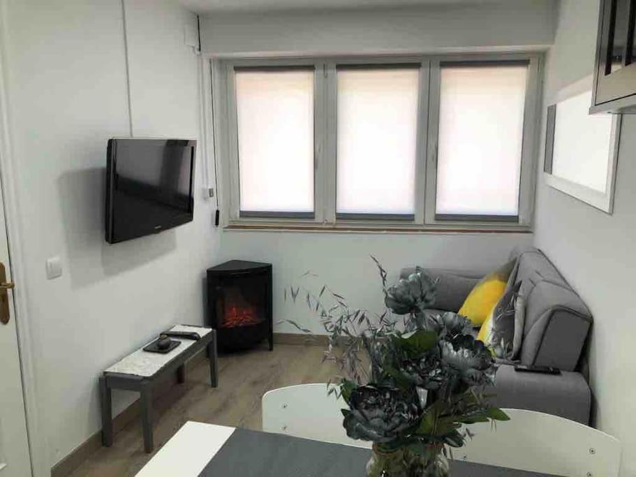Apartament Alojamiento Karina Les Zewnętrze zdjęcie