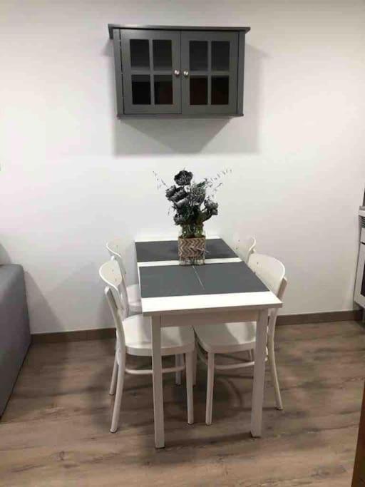 Apartament Alojamiento Karina Les Zewnętrze zdjęcie
